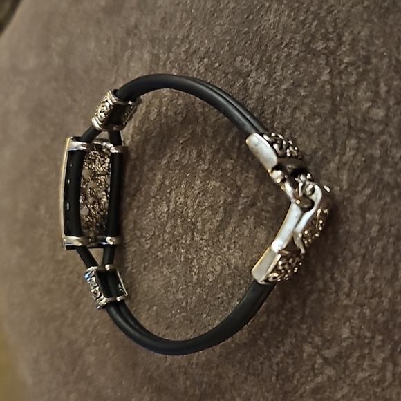 3/$20 Black Cord Floral Filigree Bracelet - Picture 4 of 6